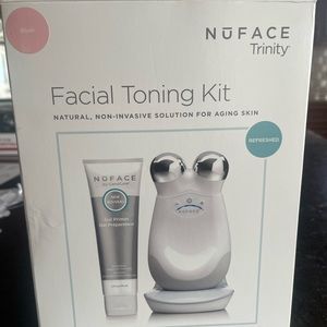 Nuface Trinity Pro in blush. Open box